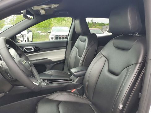 Used 2025 Jeep Compass Limited AWD/4WD image 5