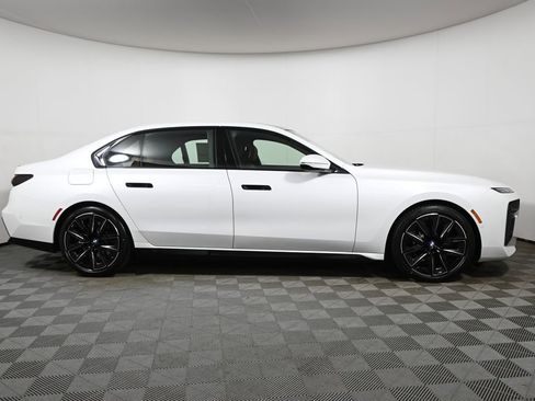 Used 2026 BMW 740i xDrive w/ Premium Package image 8