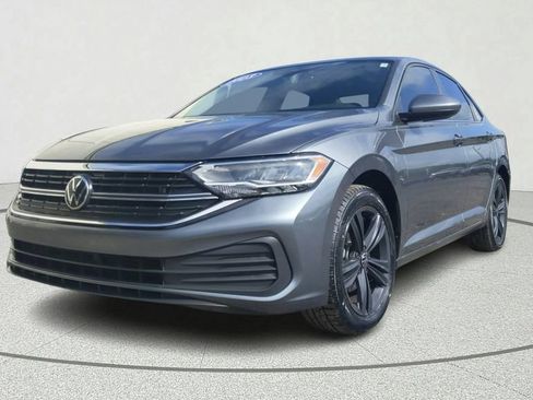Used 2023 Volkswagen Jetta SE FWD image 3