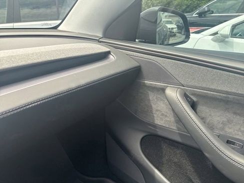 Used 2026 Tesla Model Y 2WD image 23