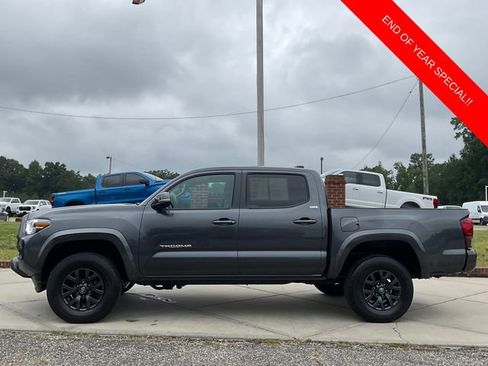 Used 2023 Toyota Tacoma SR5 w/ Technology Package image 4