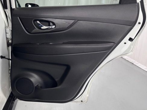 Used 2018 Nissan Rogue SV AWD/4WD image 27