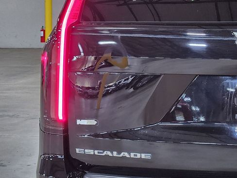 Used 2022 Cadillac Escalade Sport w/ Touring Package image 21