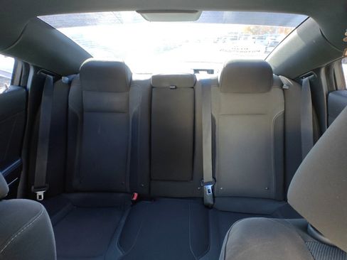 Used 2015 Dodge Charger SXT image 21