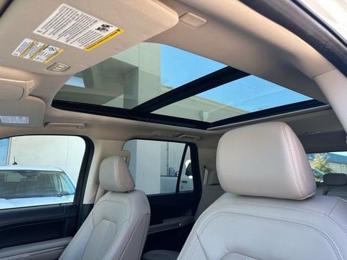 Used 2023 Ford Expedition Limited image 2