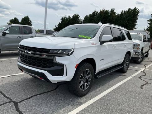 Used 2021 Chevrolet Tahoe Z71 w/ Luxury Package AWD/4WD image 3