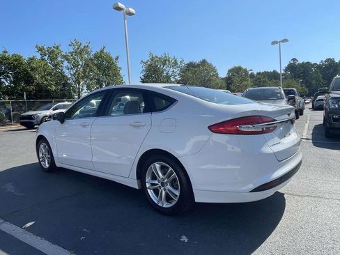 Used 2018 Ford Fusion SE FWD image 4