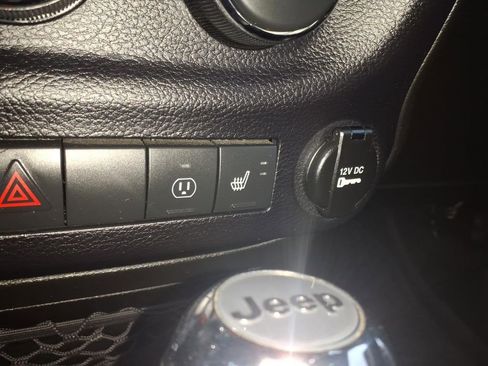 Used 2014 Jeep Wrangler Unlimited Sahara w/ Connectivity Group image 11