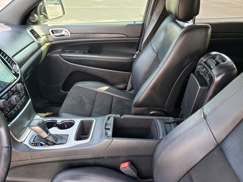 Used 2019 Jeep Grand Cherokee Altitude RWD image 26