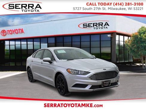Used 2017 Ford Fusion SE image 1