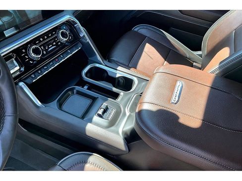 Used 2024 GMC Sierra 2500 Denali w/ Technology Package AWD/4WD image 16