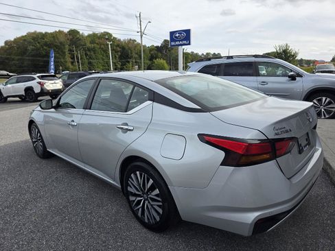 Used 2024 Nissan Altima 2.5 SV image 8