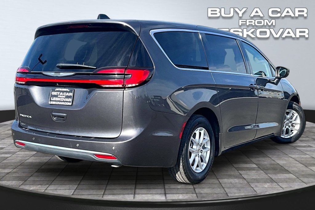 Used 2023 Chrysler Pacifica Touring-L FWD image 13