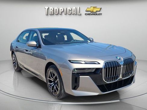 Used 2025 BMW 740i image 4