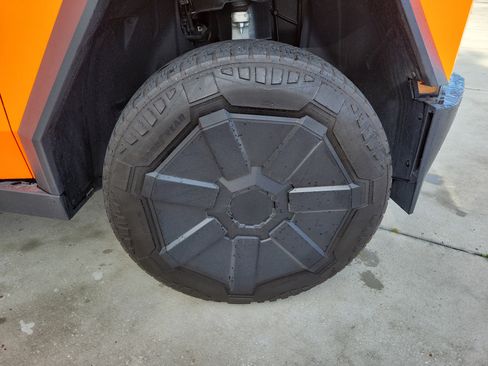 Used 2025 Tesla Cybertruck AWD Crew Cab image 5