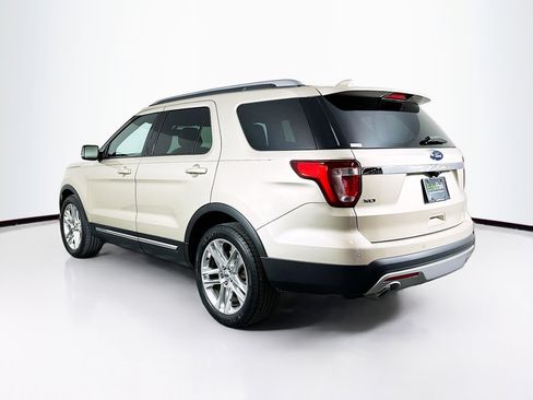 Used 2017 Ford Explorer XLT w/ Equipment Group 202A image 5