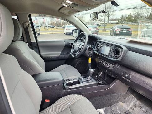 Used 2016 Toyota Tacoma SR image 11