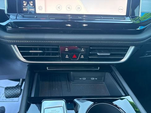 Used 2025 Volkswagen Atlas Cross Sport SE image 20