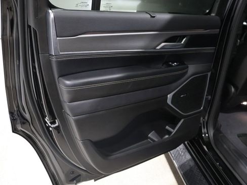 Used 2024 Jeep Wagoneer Series II w/ Convenience Group I image 20