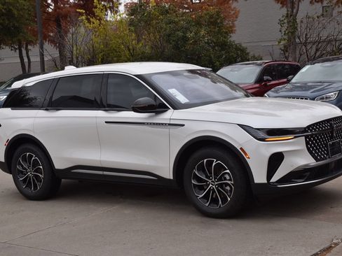 New 2026 Lincoln Nautilus Premier image 4