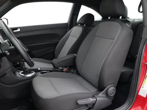 Used 2017 Volkswagen Beetle 1.8T Classic FWD image 15