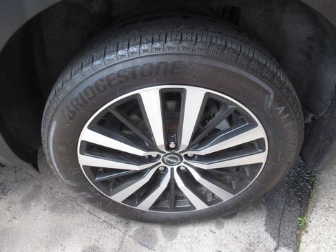 Used 2025 Nissan Pathfinder Platinum AWD/4WD image 15