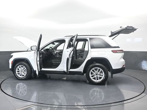 Used 2025 Jeep Grand Cherokee Laredo X RWD image 68