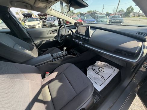 Used 2025 Toyota Prius LE FWD image 12