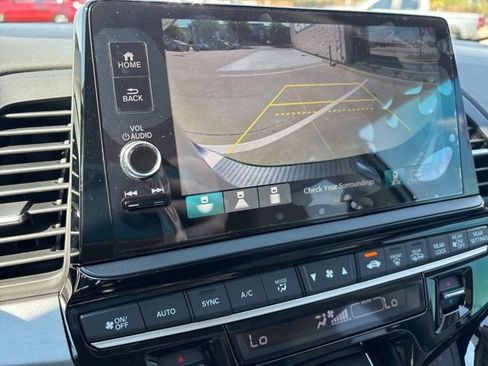 New 2026 Honda Odyssey Touring image 9