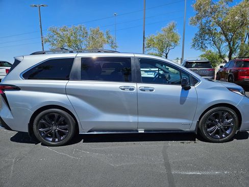 Used 2021 Toyota Sienna XSE w/ XSE Plus Package FWD image 5