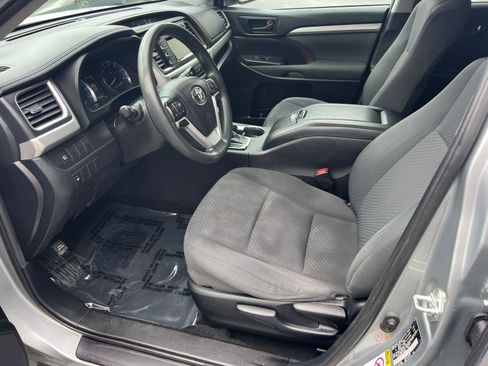 Used 2019 Toyota Highlander LE image 10