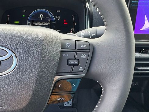 Used 2025 Toyota Camry SE image 26