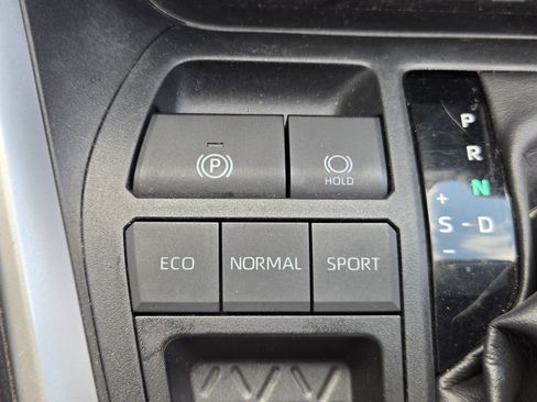 Used 2019 Toyota RAV4 XLE Premium FWD image 25