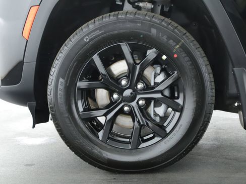 New 2026 Jeep Grand Cherokee Laredo image 20