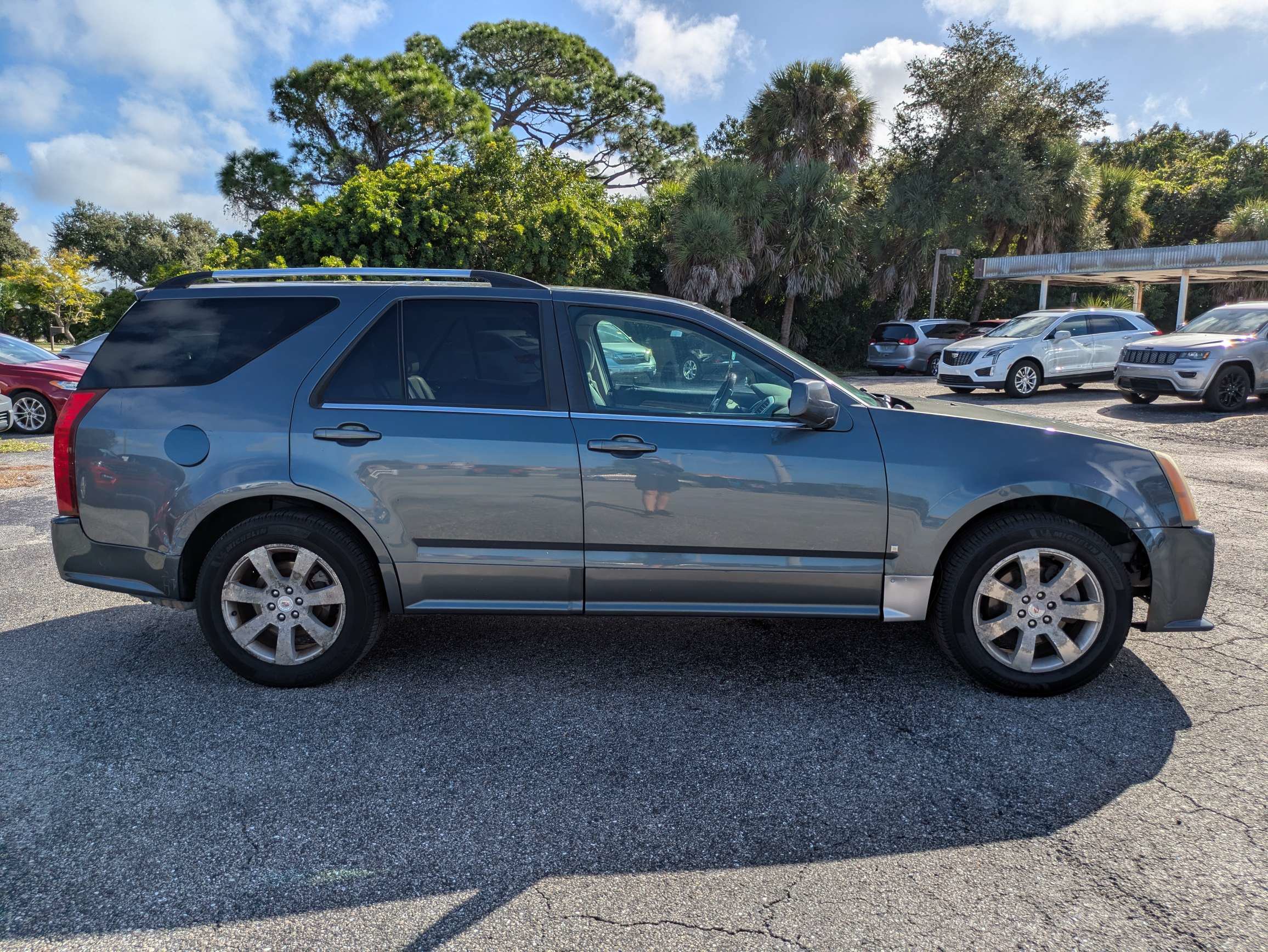 Used 2009 Cadillac SRX AWD w/ Third Row Seating Package image 3