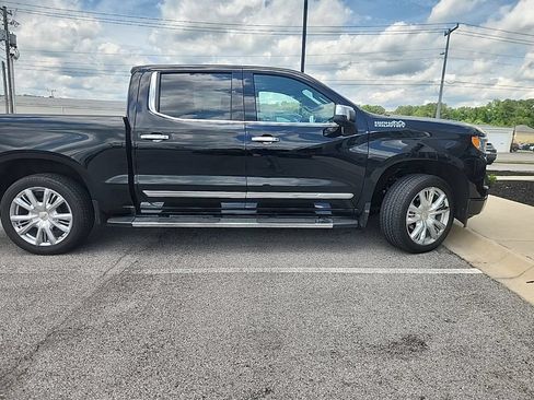 Used 2024 Chevrolet Silverado 1500 High Country w/ High Country Premium Package AWD/4WD image 5