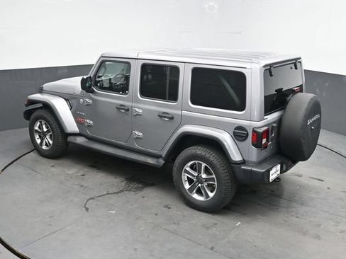 Used 2018 Jeep Wrangler Unlimited Sahara AWD/4WD image 26