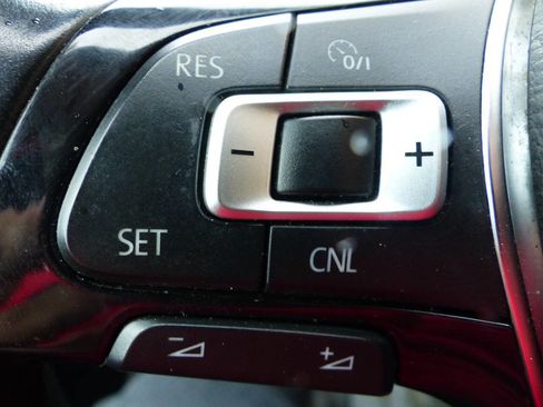 Used 2016 Volkswagen Golf SE image 27