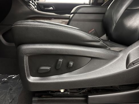 Used 2019 Chevrolet Suburban LT image 14