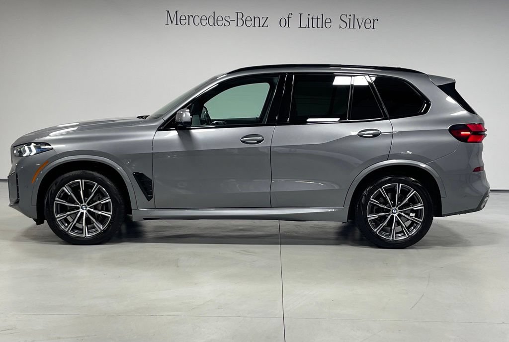 Used 2024 BMW X5 xDrive40i w/ M Sport Package AWD/4WD image 2