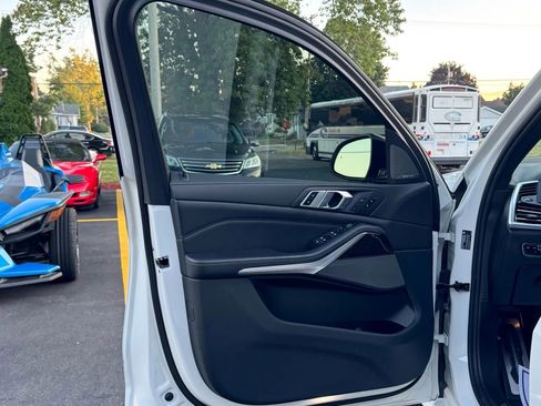 Used 2021 BMW X5 M50i w/ Executive Package image 11