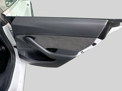 Used 2020 Tesla Model 3 Standard Range Plus image 27