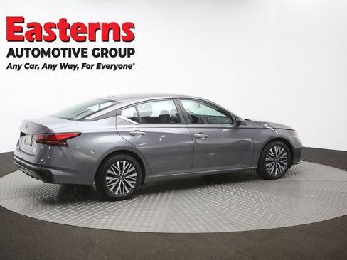 Used 2025 Nissan Altima 2.5 SV FWD image 42