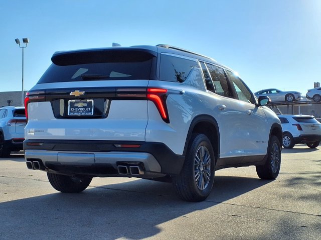Used 2026 Chevrolet Traverse LT FWD image 5