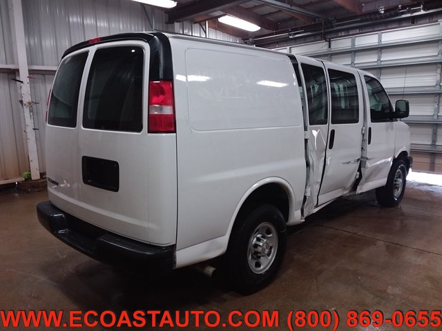 Used 2017 Chevrolet Express 2500 RWD image 2