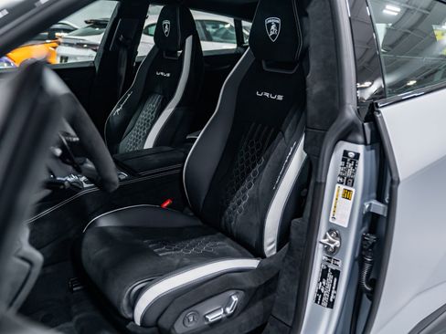Used 2024 Lamborghini Urus Performante image 11