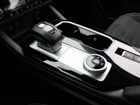 Used 2025 Mitsubishi Outlander SE image 19