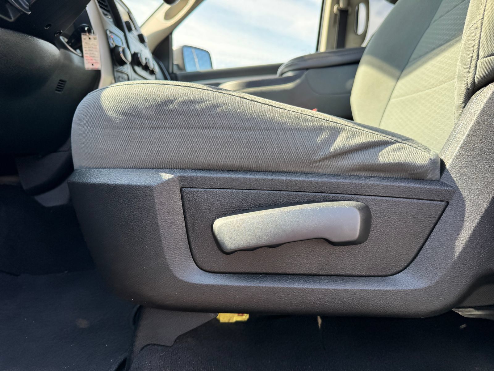 Used 2018 RAM 1500 Classic SLT AWD/4WD image 30