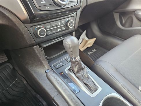 Used 2017 Acura ILX FWD image 30