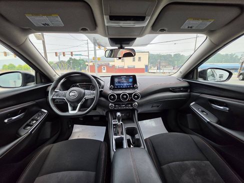 Used 2025 Nissan Sentra SR FWD image 15